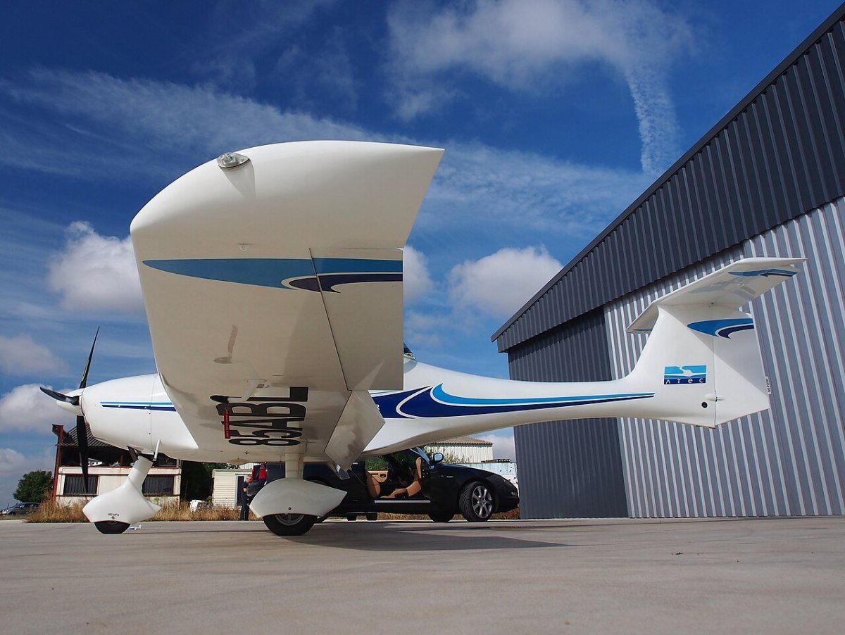 Atec 122 Zephyr 2000