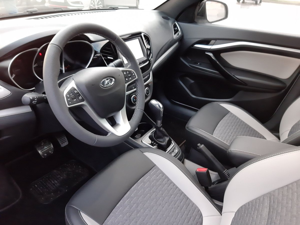 Лада Веста салон автомат