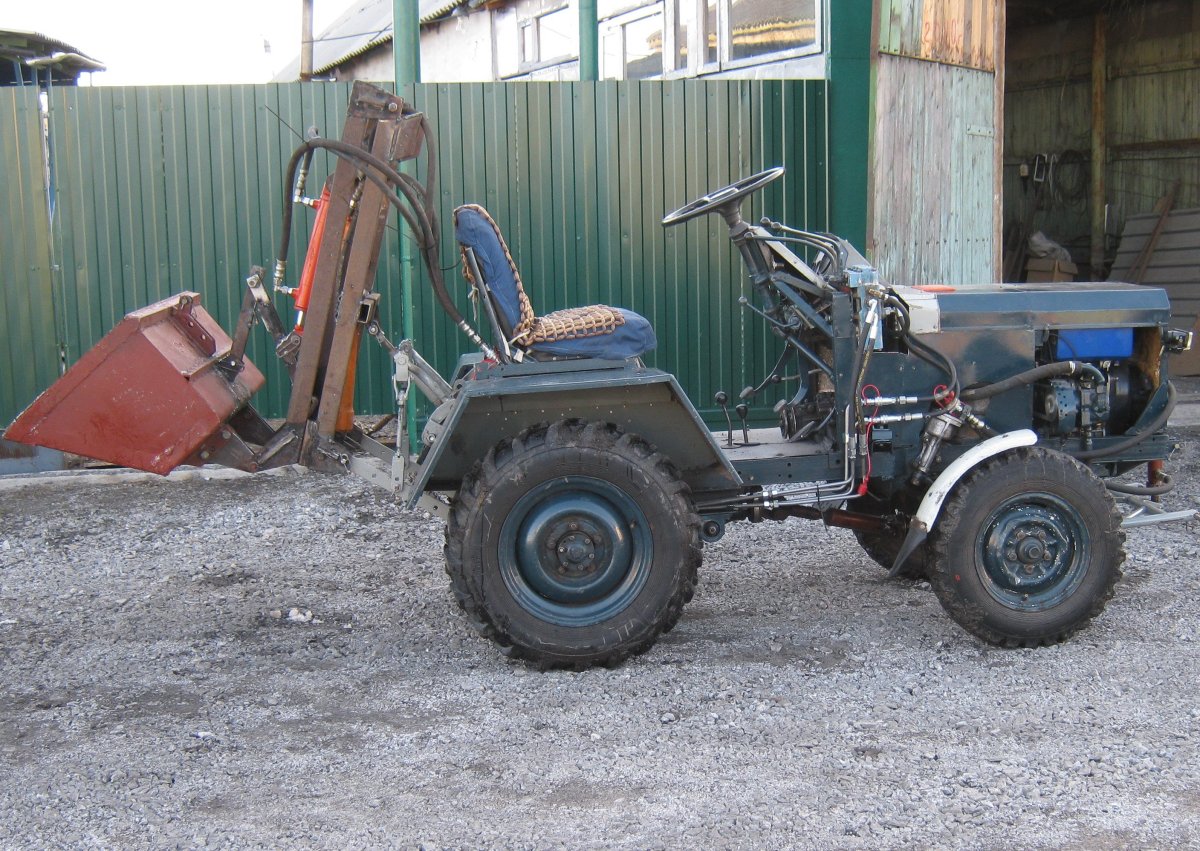 Трактор переломка погрузчик