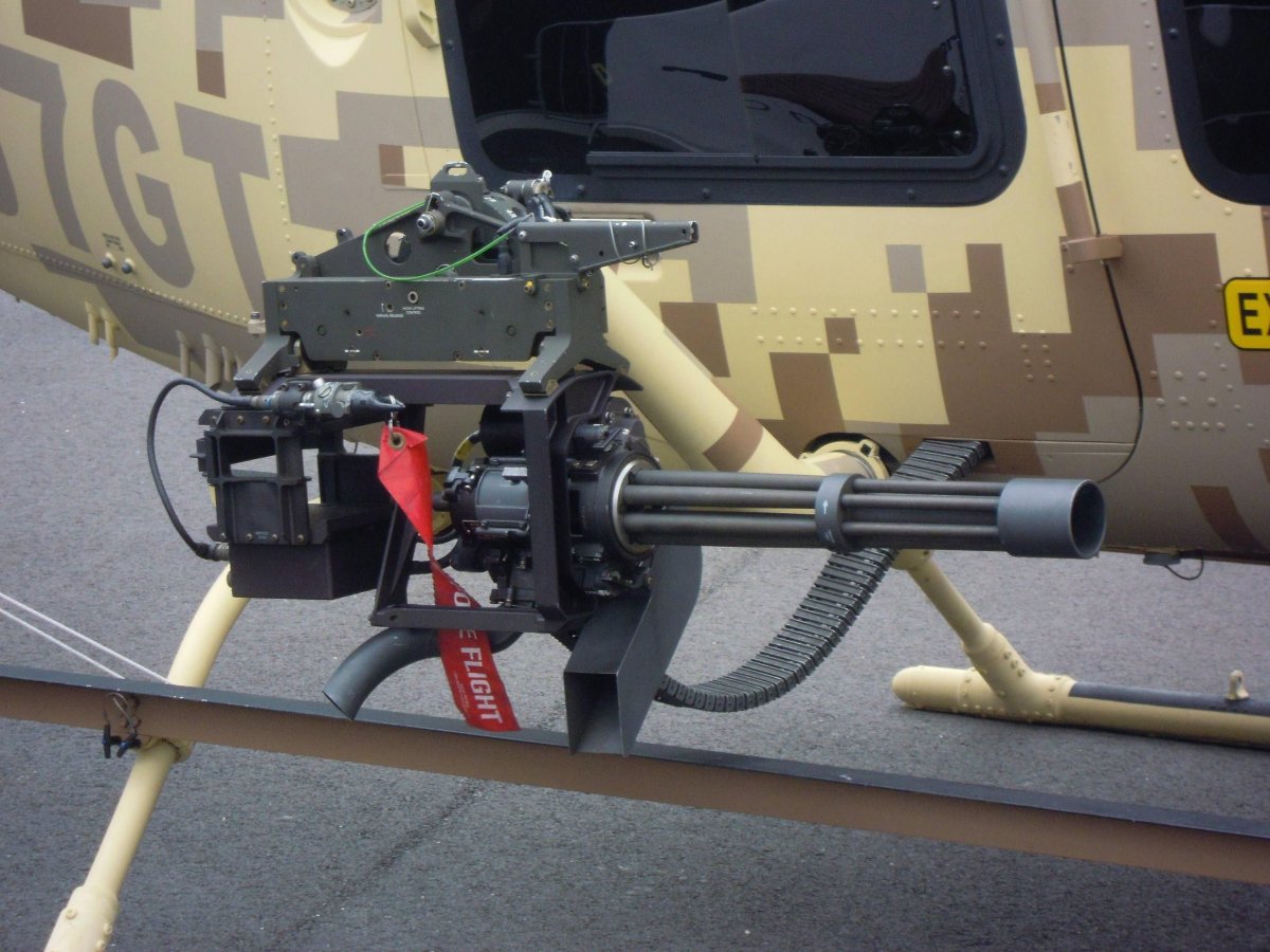 Пулемёт m134d-h Minigun на вертолёте nh90 (NH-121)