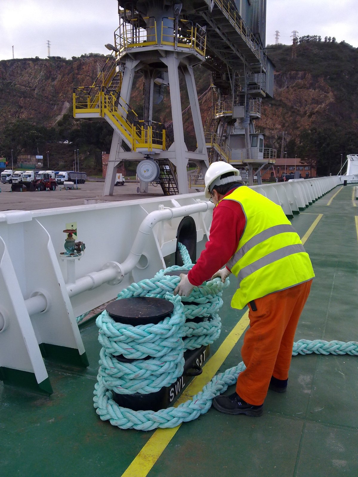 Береговой матрос швартовщик