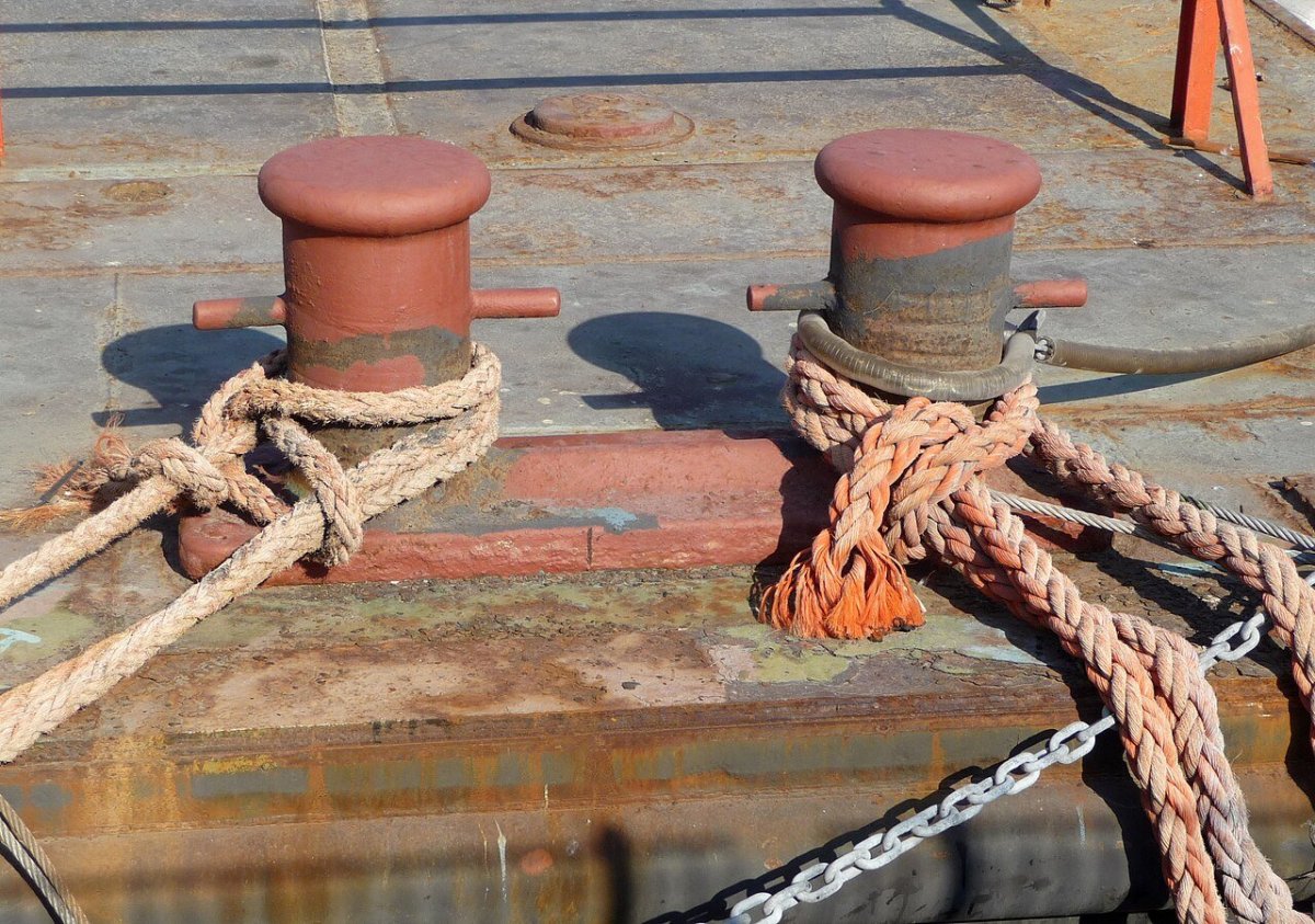 Кнехт береговой