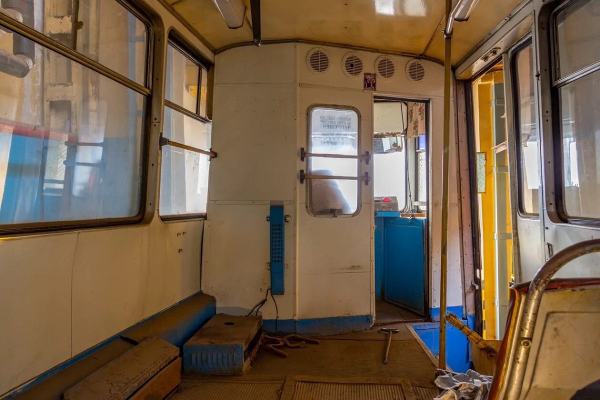 Трамвай КТМ 5 салон