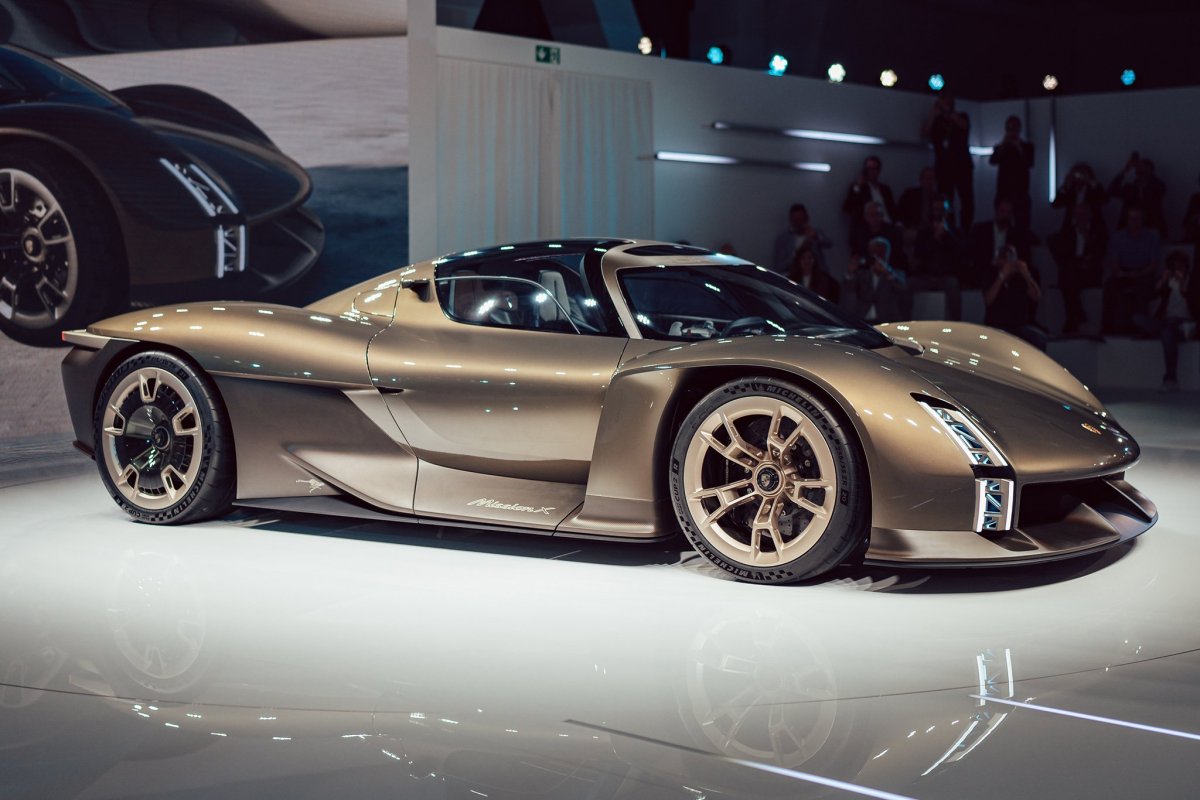 Гиперкар Порше новый