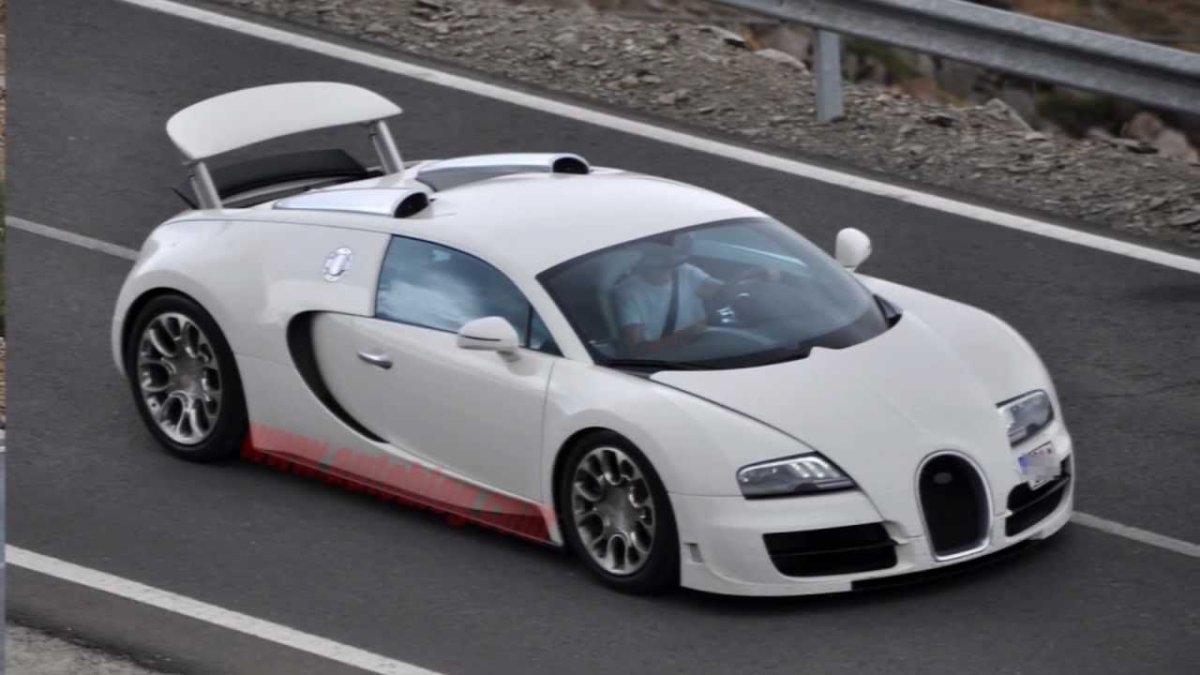 Бугатти Вейрон белая