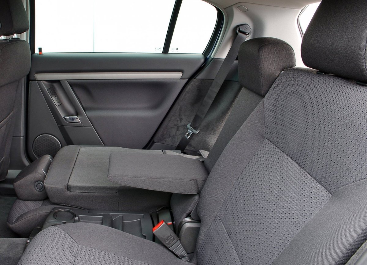 Заднее сиденье Опель Сигнум