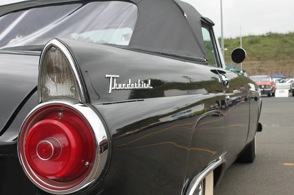 Автомобили с хвостовым плавником