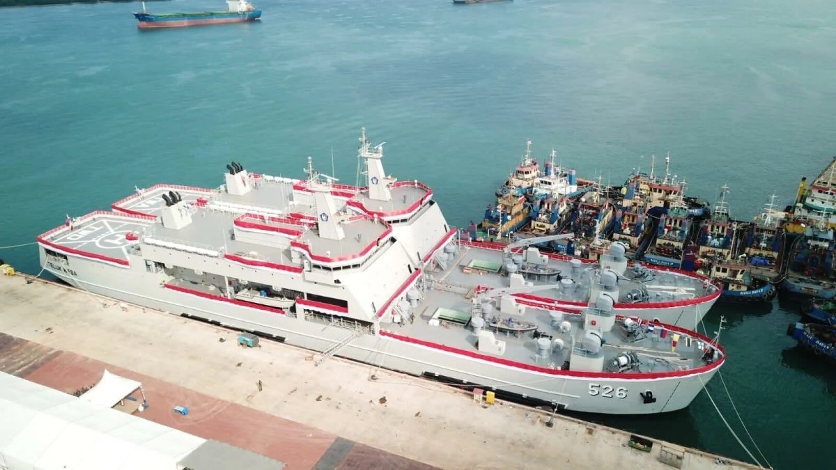 Танкодесантные корабли Weda и Wondama