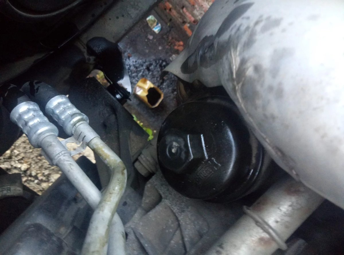 Масляный фильтр Опель Астра j 1.6 турбо