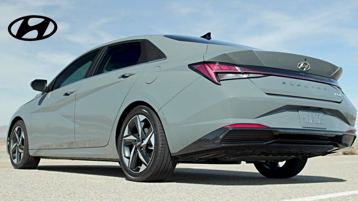 Hyundai Elantra 2021 серый