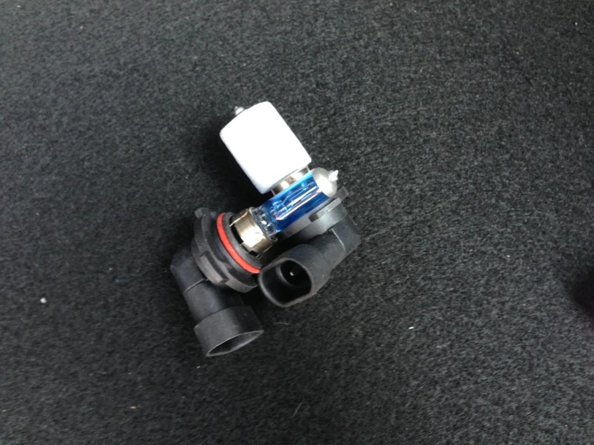 Kia Ceed 2010 лампа противотуманки