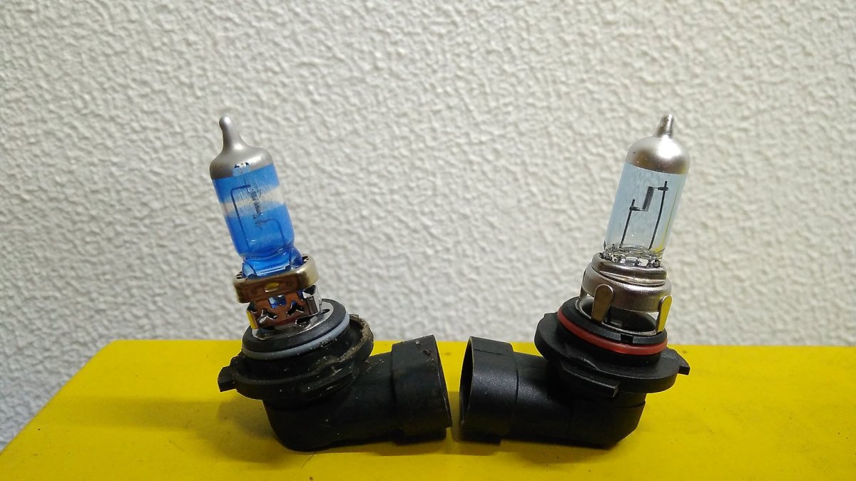 RAV 4 Toyota 2003 лампа противотуманки