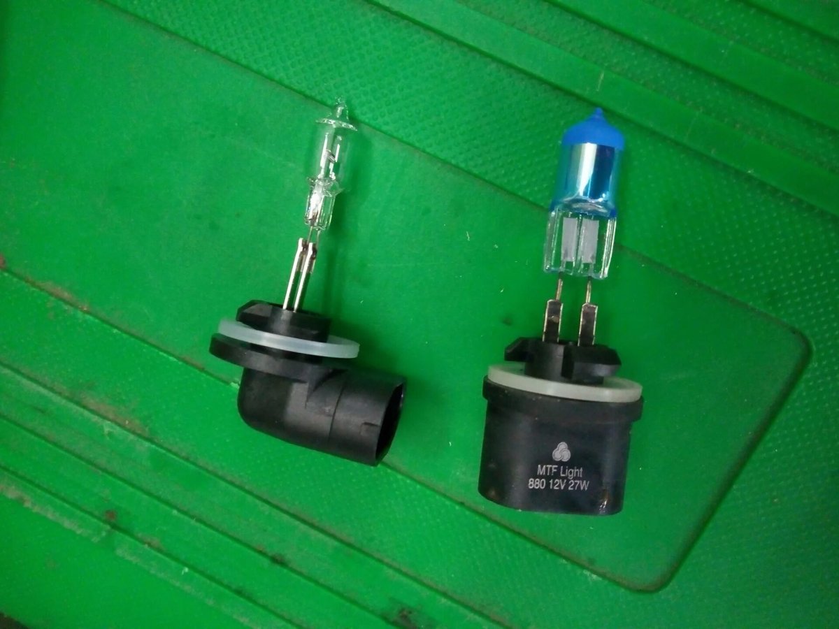 Kia Ceed 2010 лампочки противотуманок цоколь