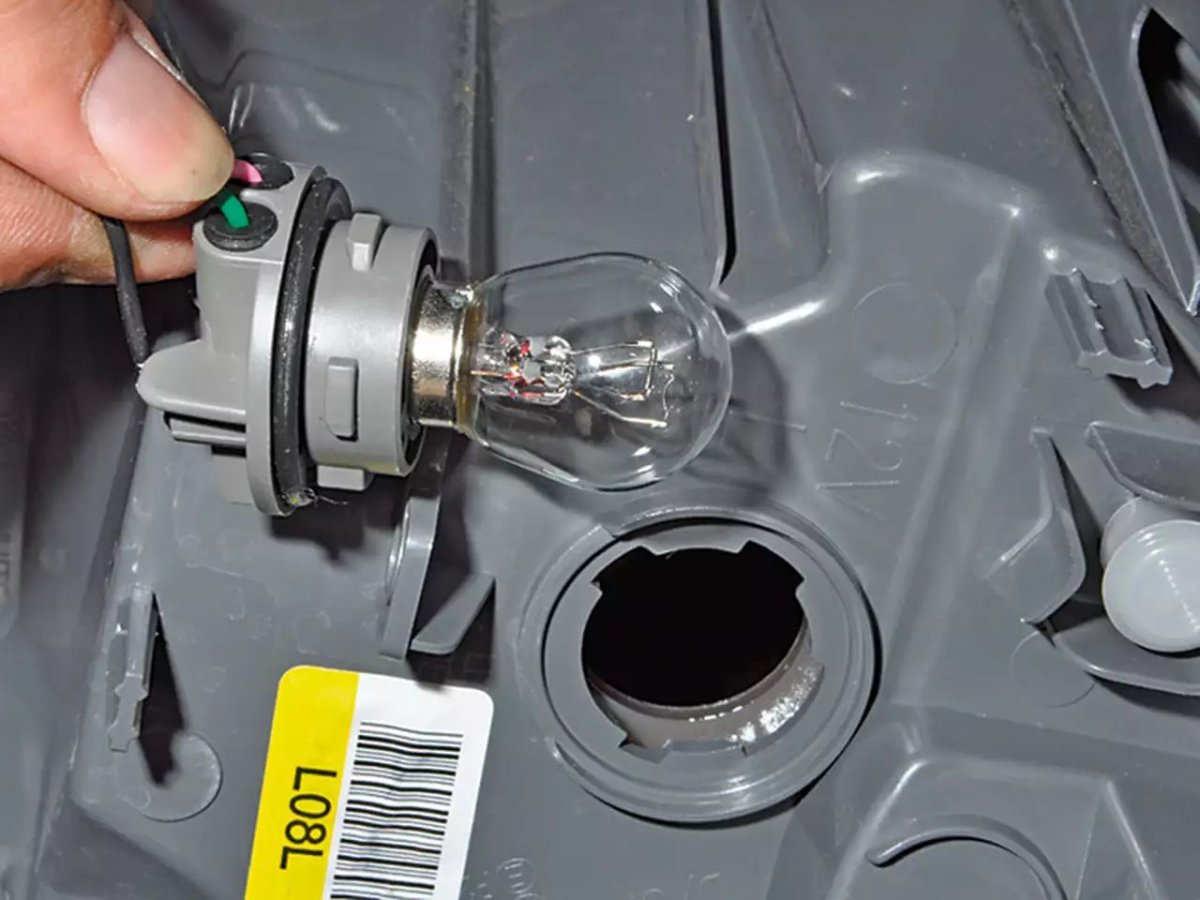 Hyundai Solaris 2015 1.4 цоколь лампы ближнего