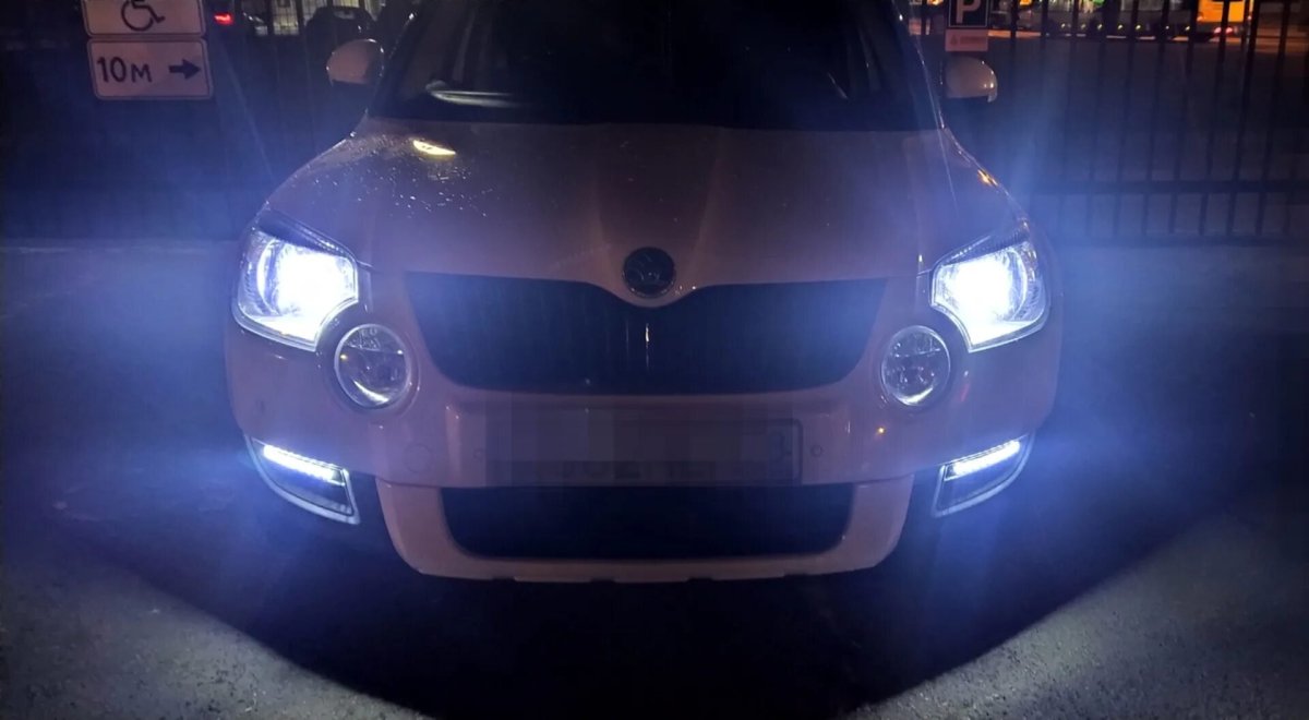 Замена задних световых огней Шкода Йети 2017