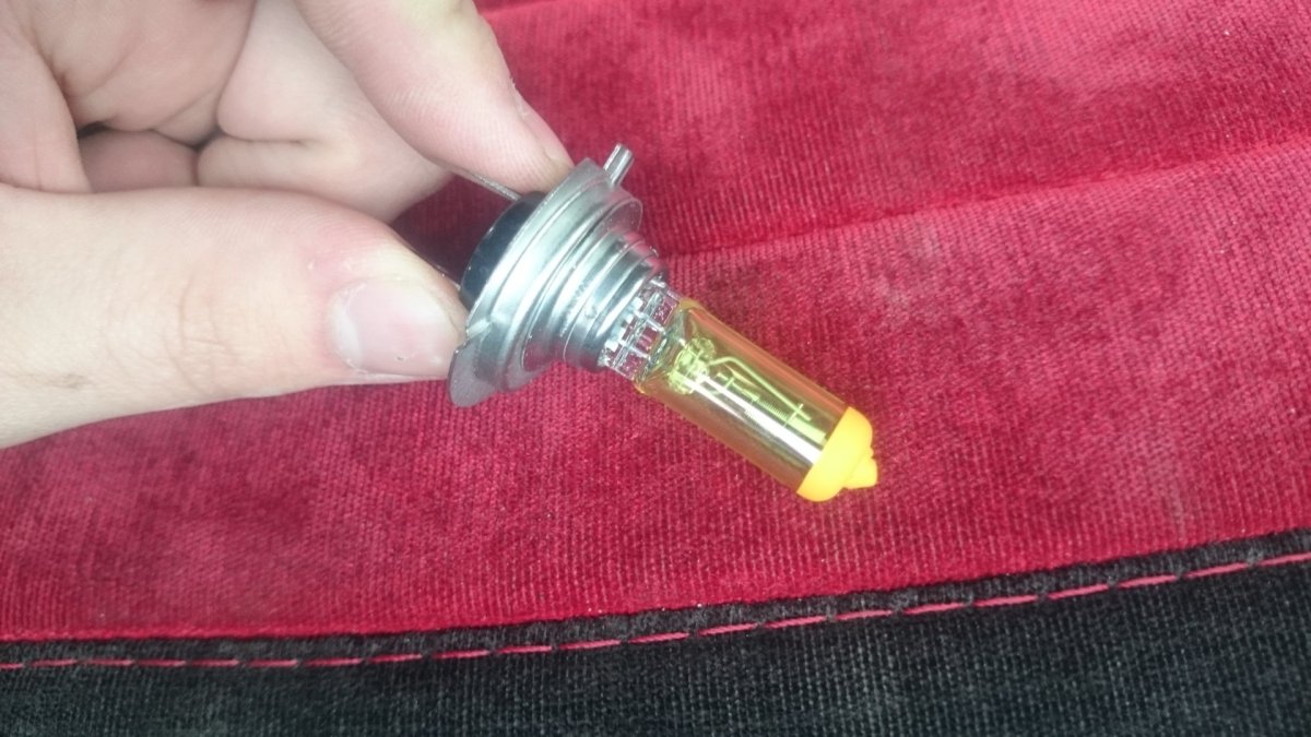 Шкода Йети лампа противотуманной фары