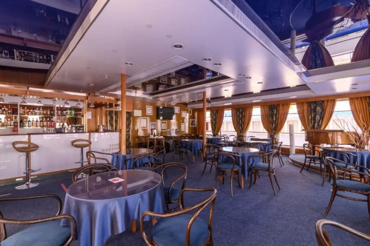 Теплоход фёдор Достоевский четырехпалубный