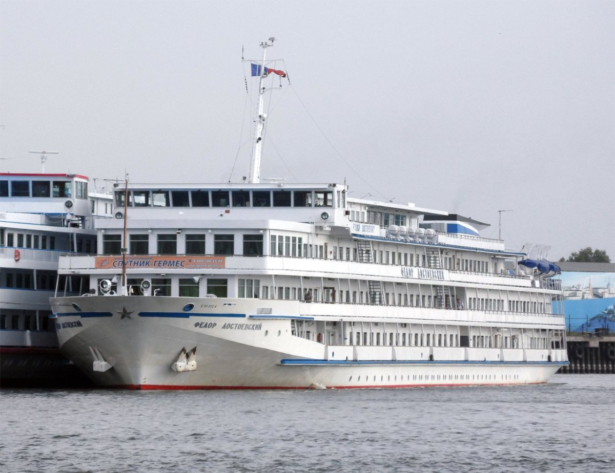 Федор Достоевский теплоход Спутник