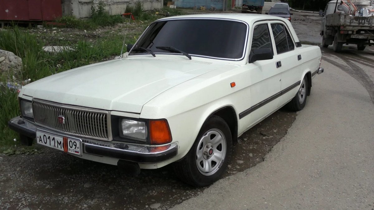 Волга белая ГАЗ 3102