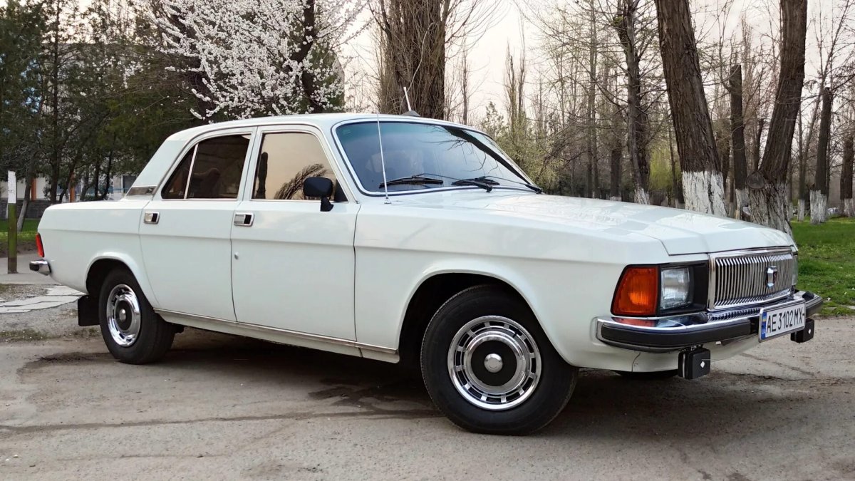 ГАЗ 3102 белая