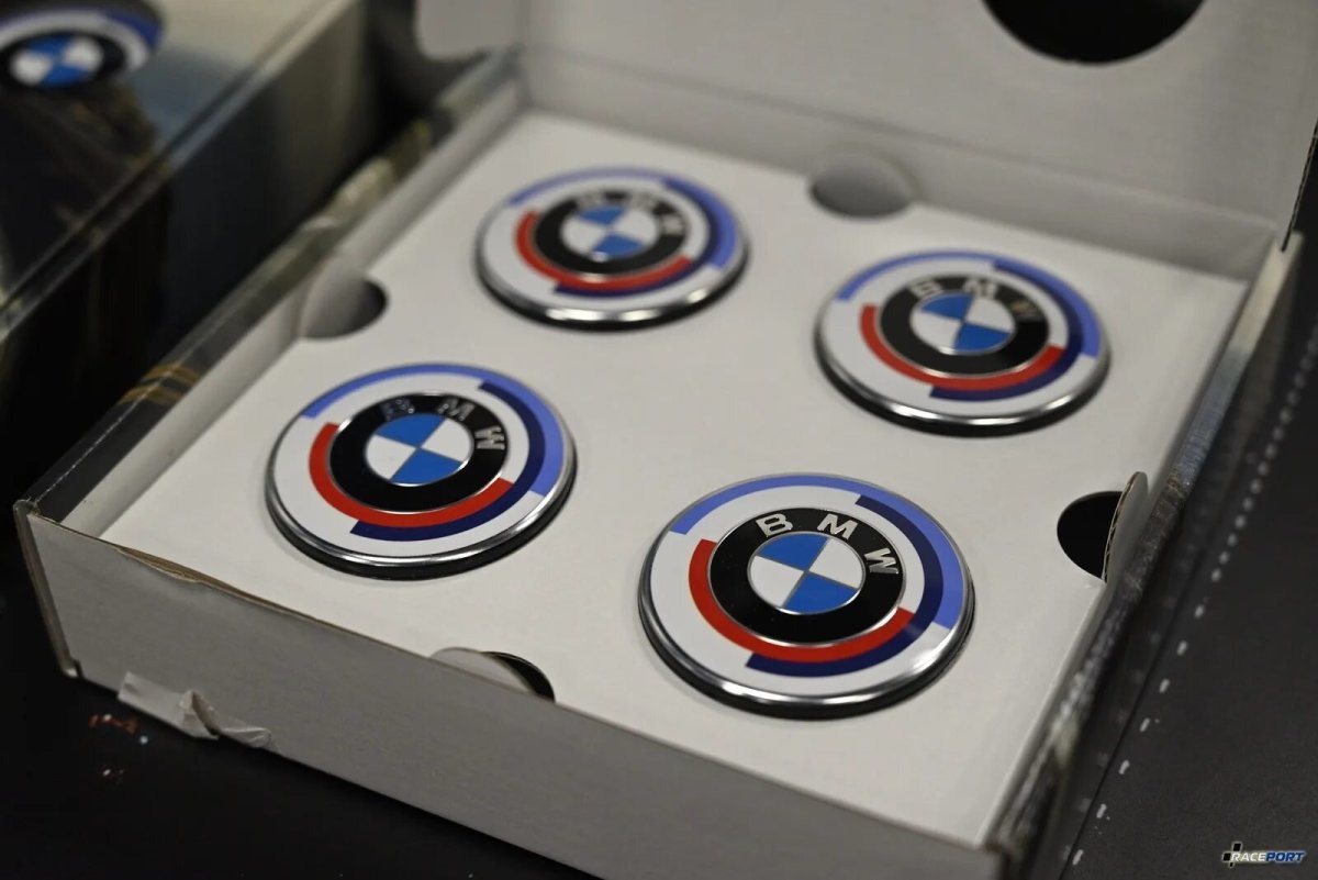 Юбилейный значок БМВ