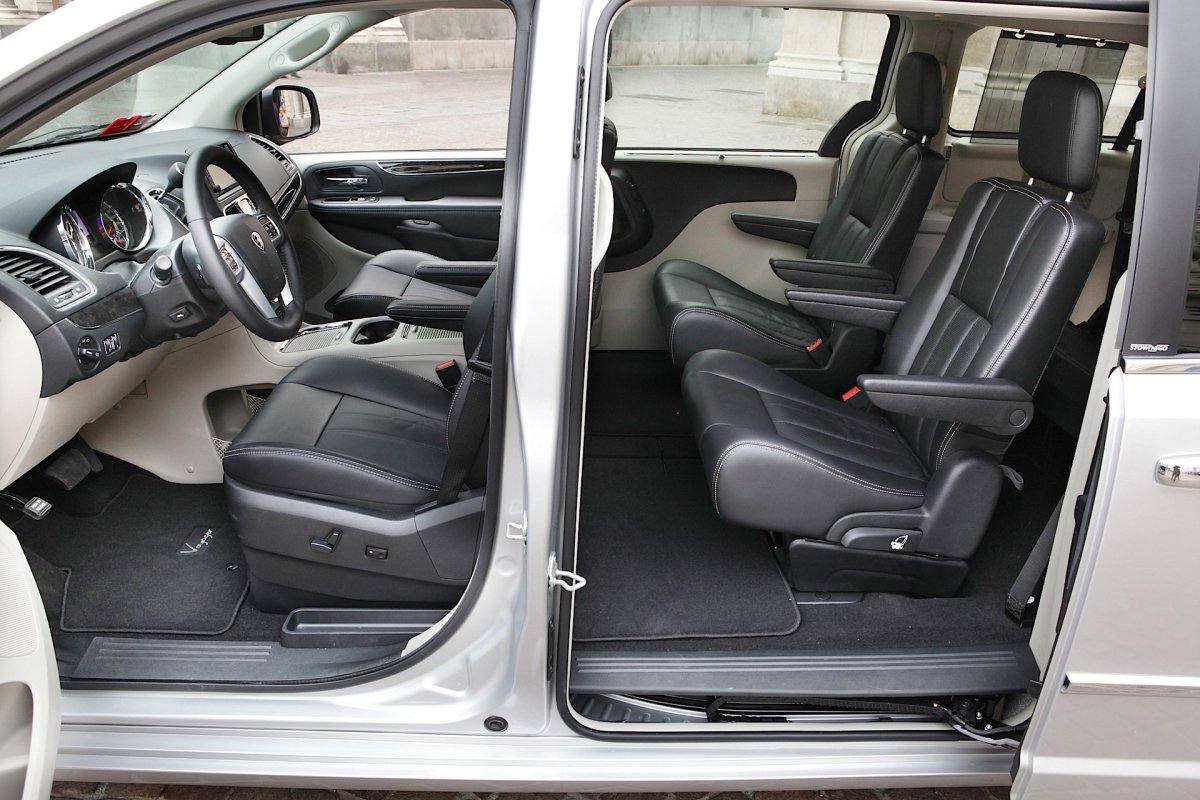 Chrysler Voyager 2011 салон