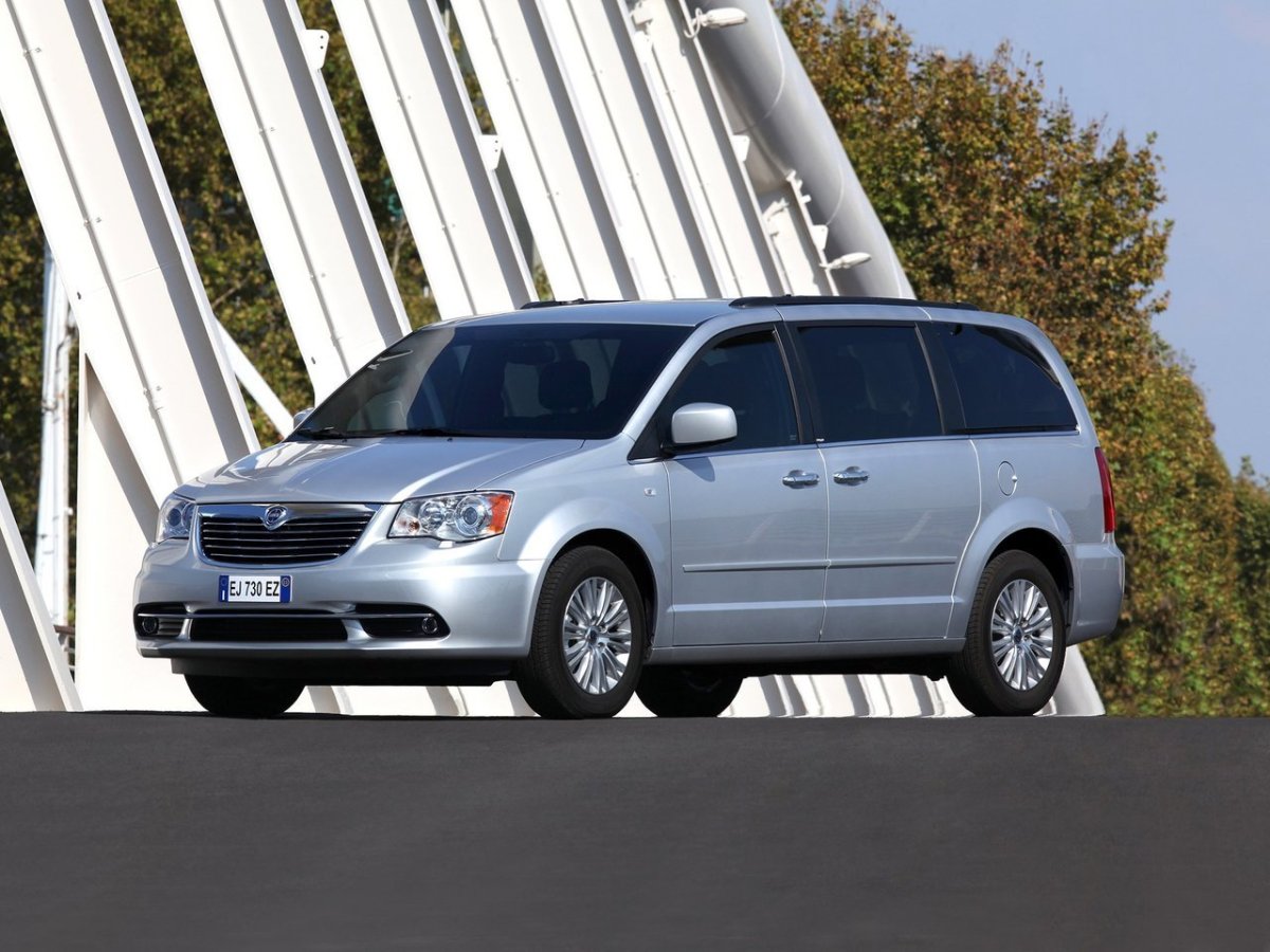 Лянча автомобиль минивэн