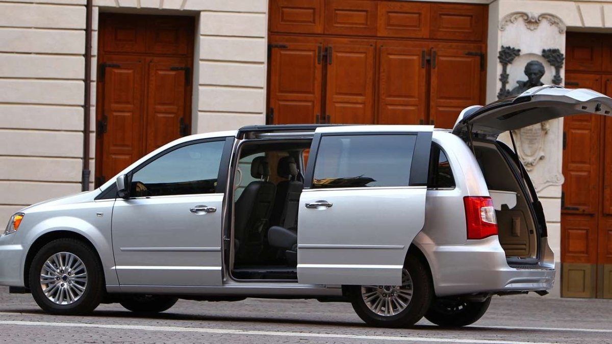 Лансия минивэн