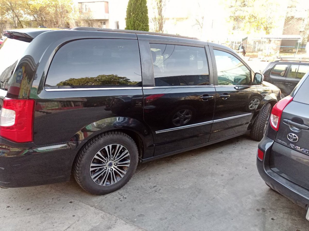 Крайслер Гранд Вояджер 4 поколения