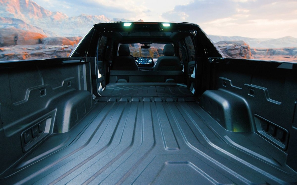 Шевроле Сильверадо ev 2023