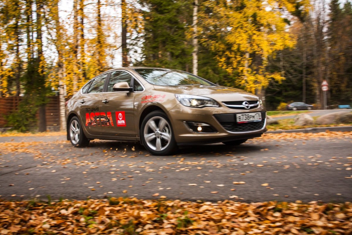 Тест драйв Опель Астра седан