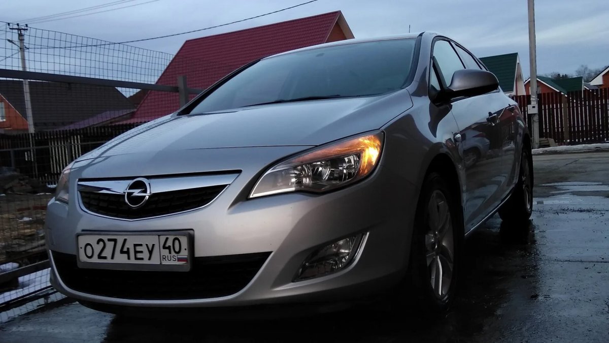 Opel Astra j серебро