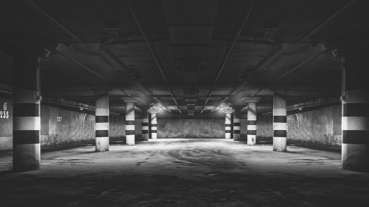 Темный гараж