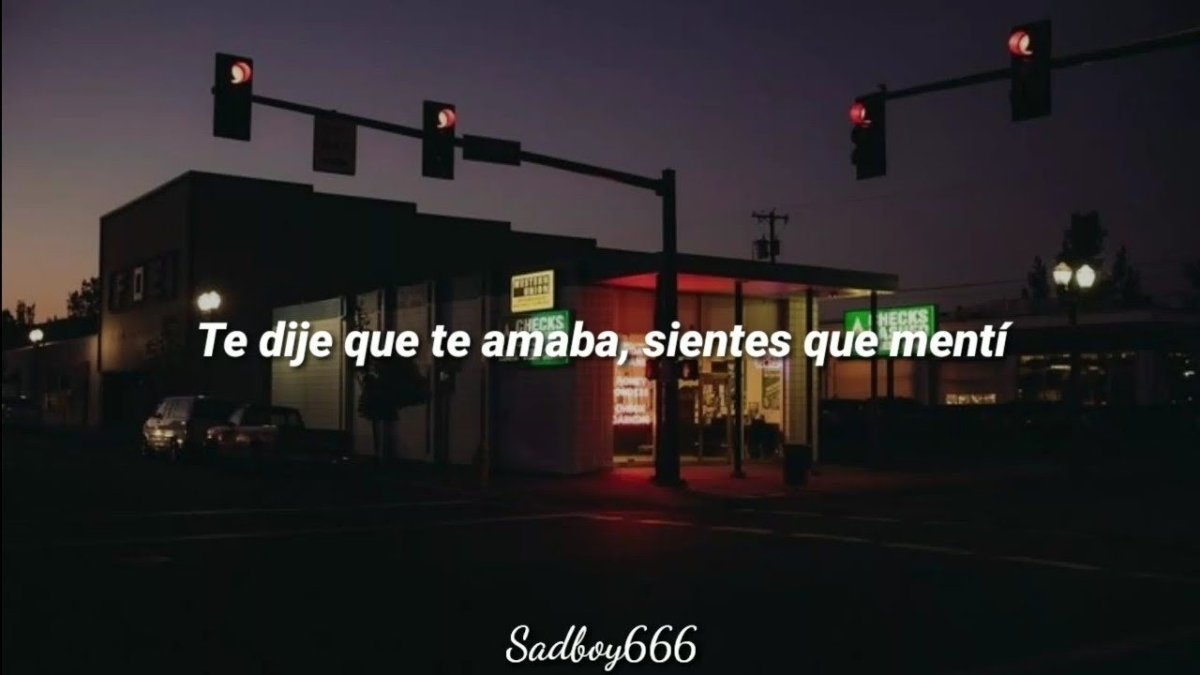 Пустая парковка ночью