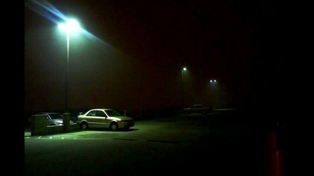 Вид с парковки на ночной город