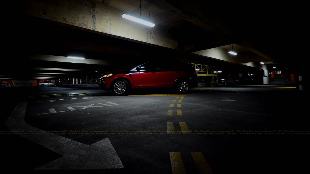Ночная подземная парковка