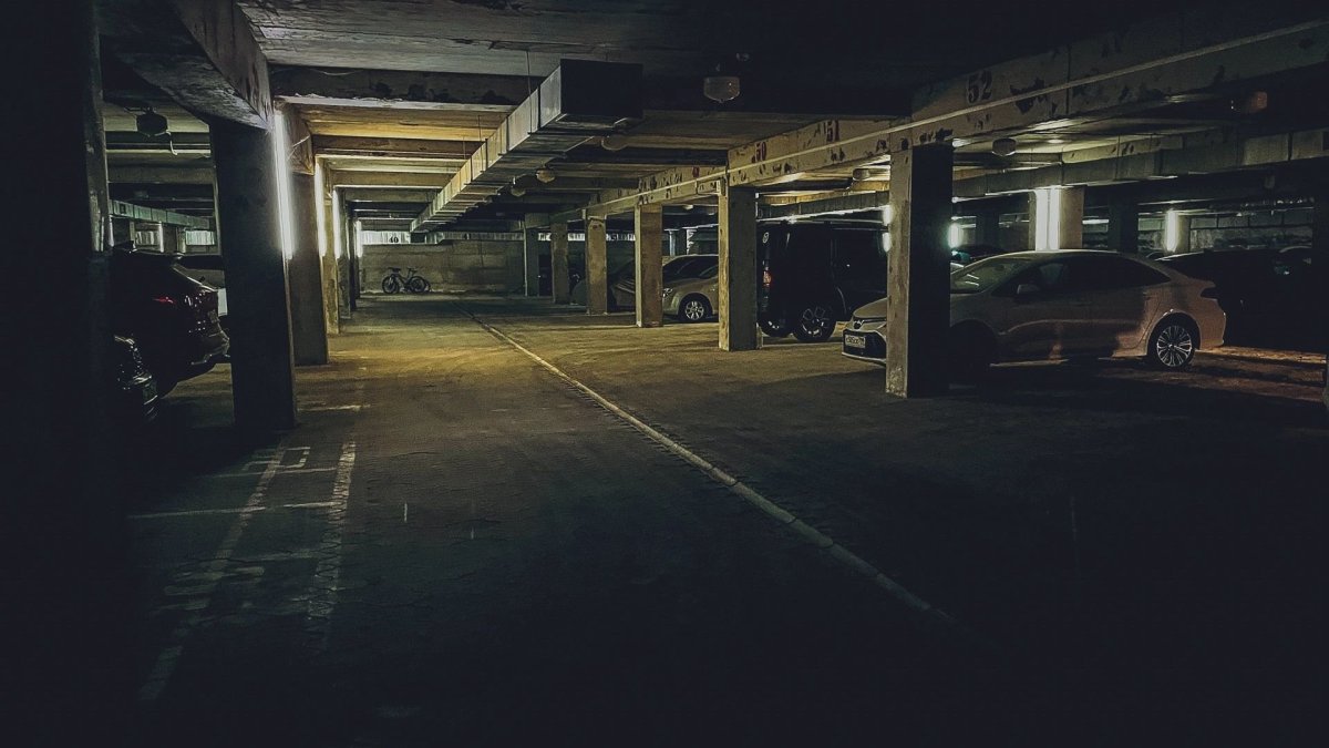 Столбы на подземных парковках