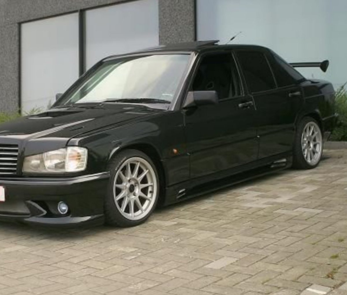 Мерседес 190 в обвесе