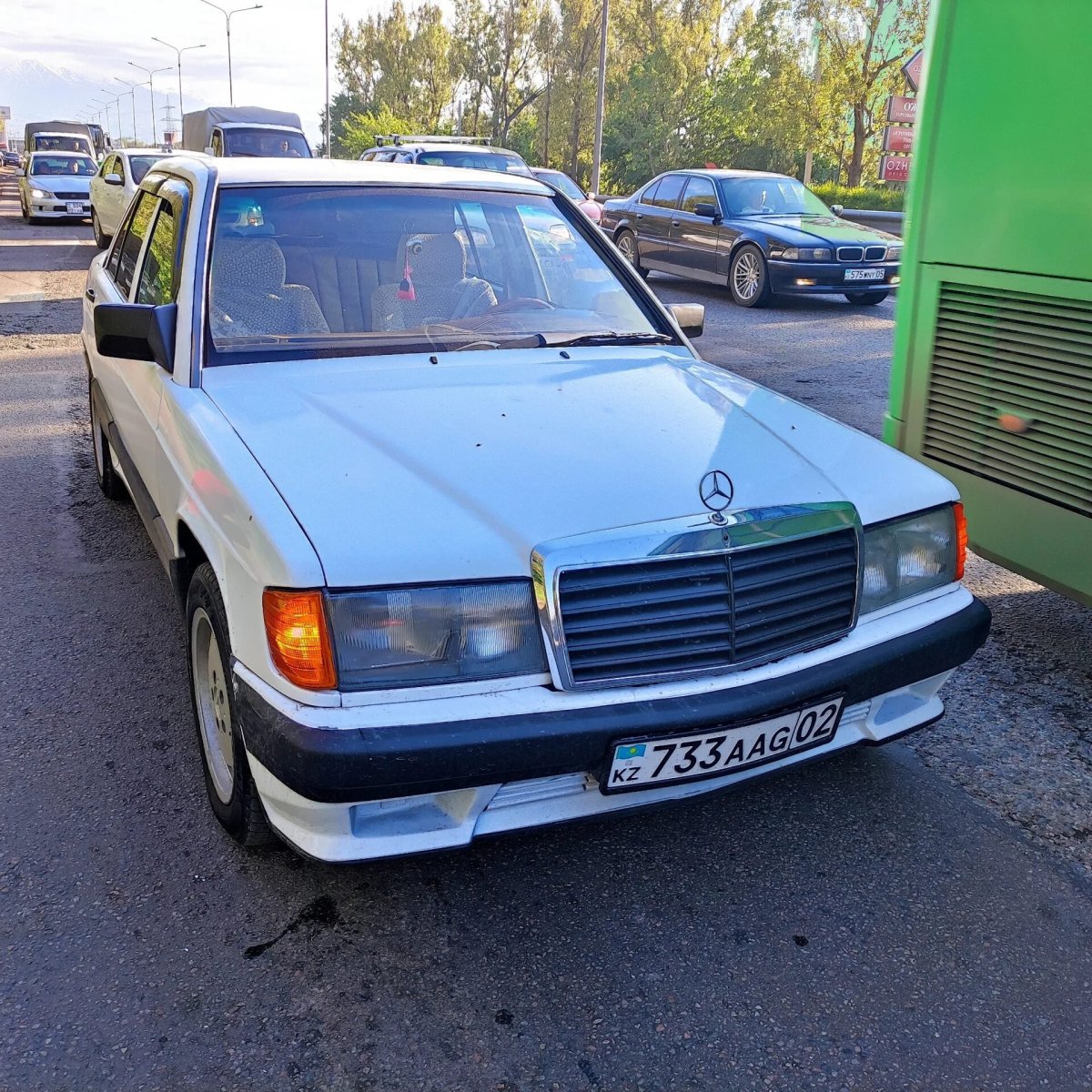 Мерседес 201 кузов 1989 и 1990 год выпуска автомобилей свет коричневый
