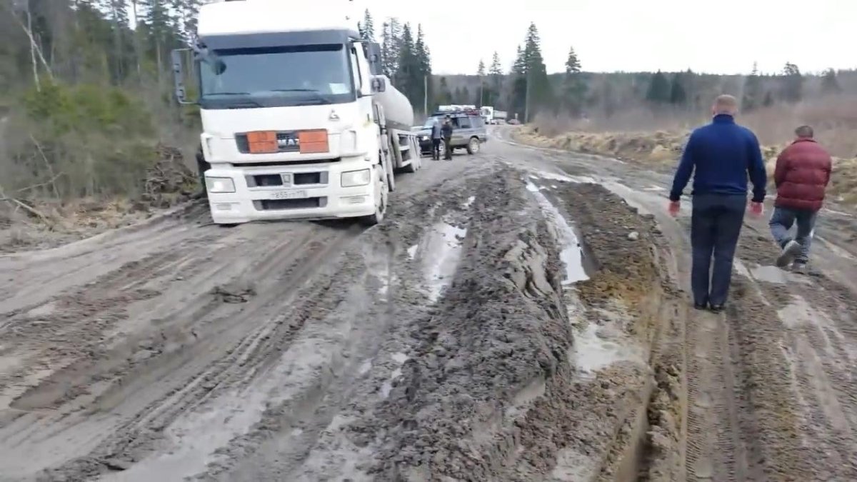 Фура в грязи