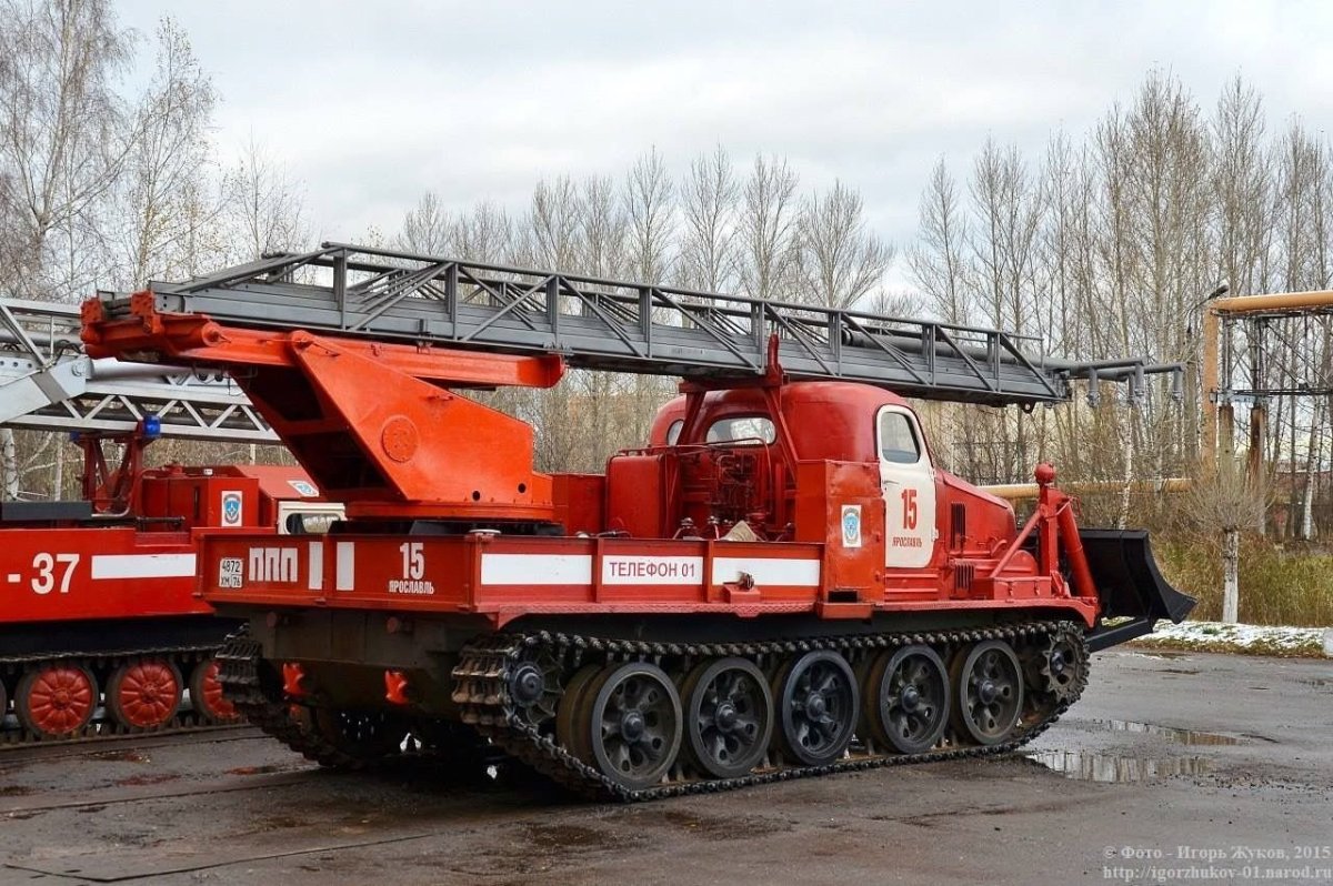 Пожарная машина на гусеницах