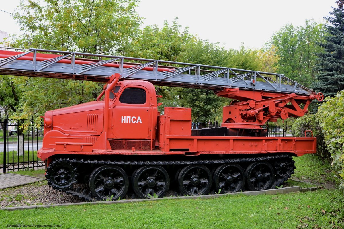 Гусеничный тягач ГАЗ 73 (ГТ-му),