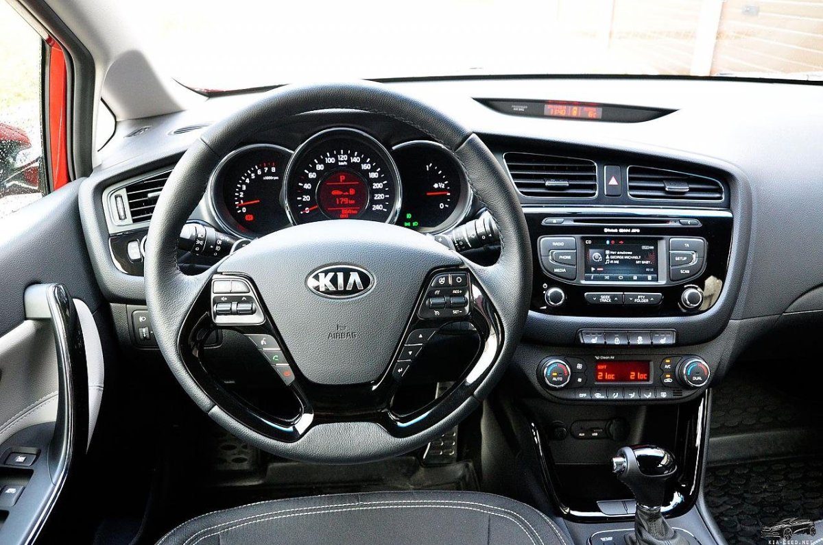 Kia Ceed 2 салон