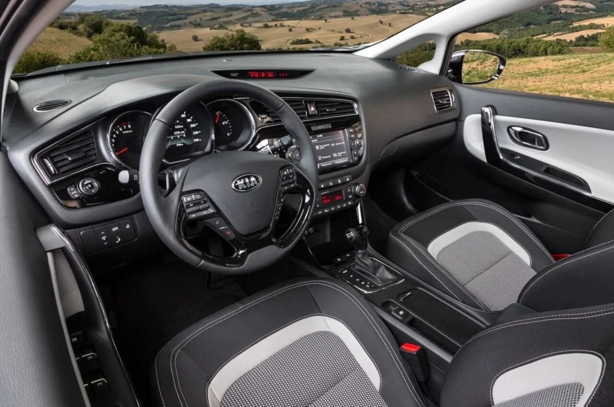 Салон кия СИД 2016