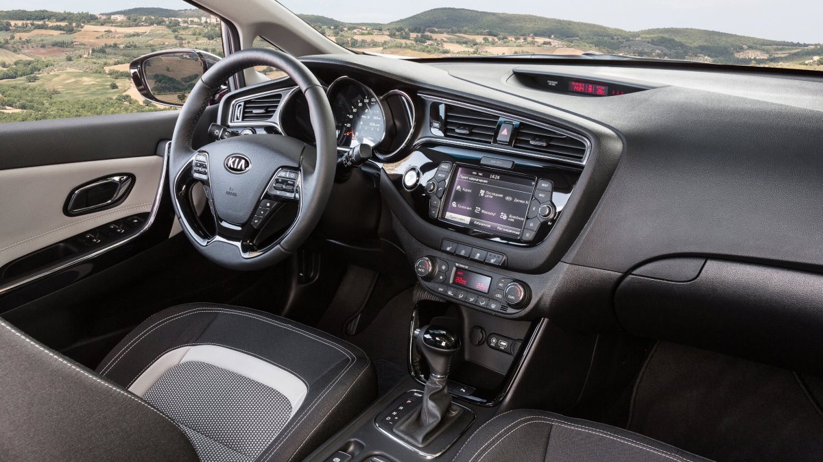 Kia Ceed SW 2015 салон