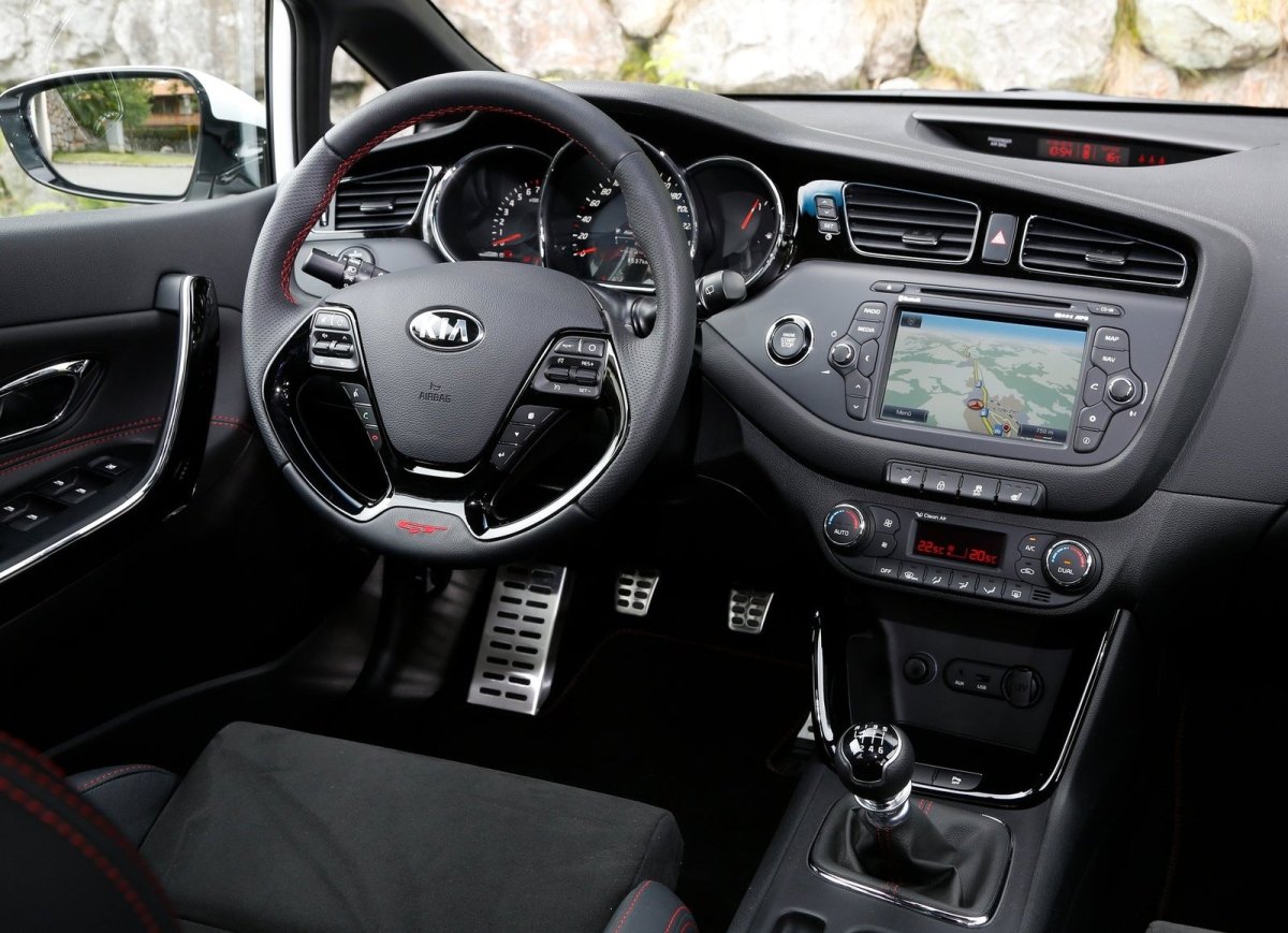 Kia Ceed седан 2015