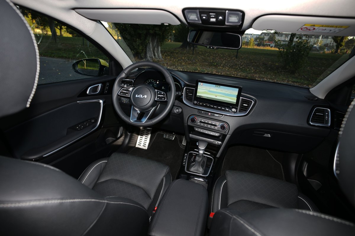 Киа СИД 2022 хэтчбек салон