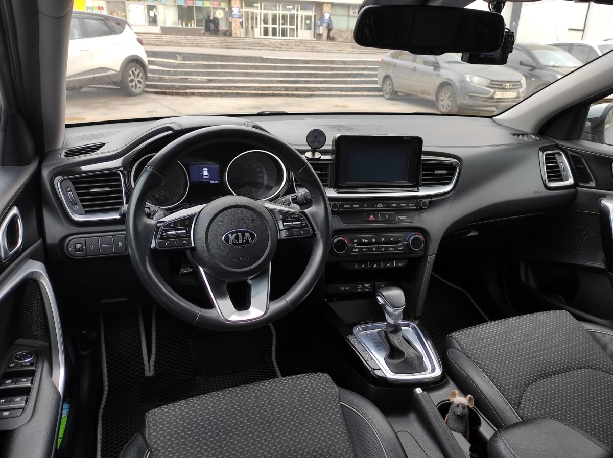 Kia 2023 салон