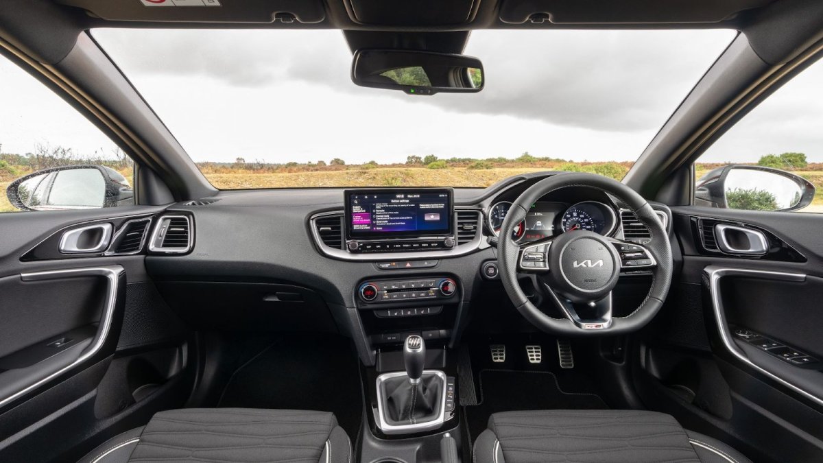 Kia Ceed 2022 интерьер