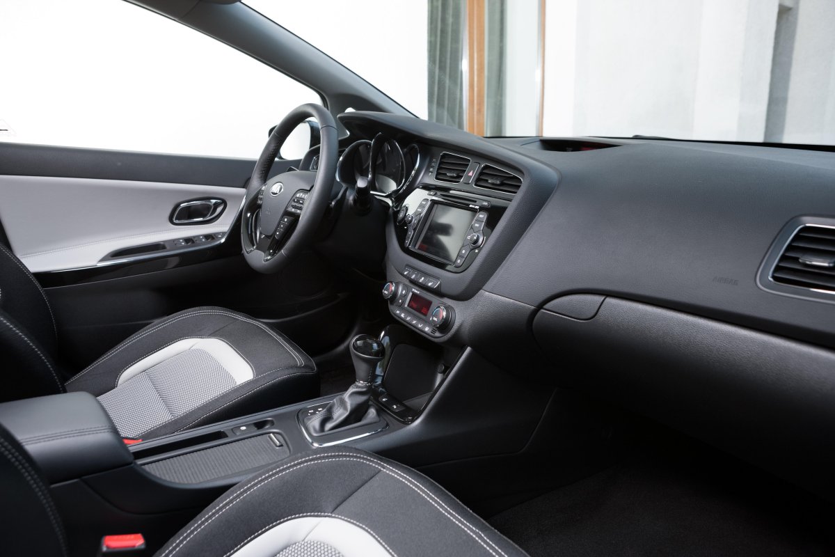 Киа СИД хэтчбек салон